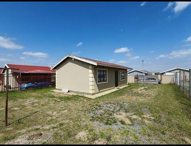 2 BEDROOM PROPERTY TO RENT IN NCAMBEDLANA